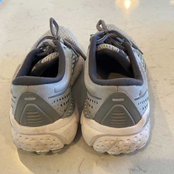 BROOKS WOMENS Adrenaline GTS 21 Running Shoe - Picture 8 of 10